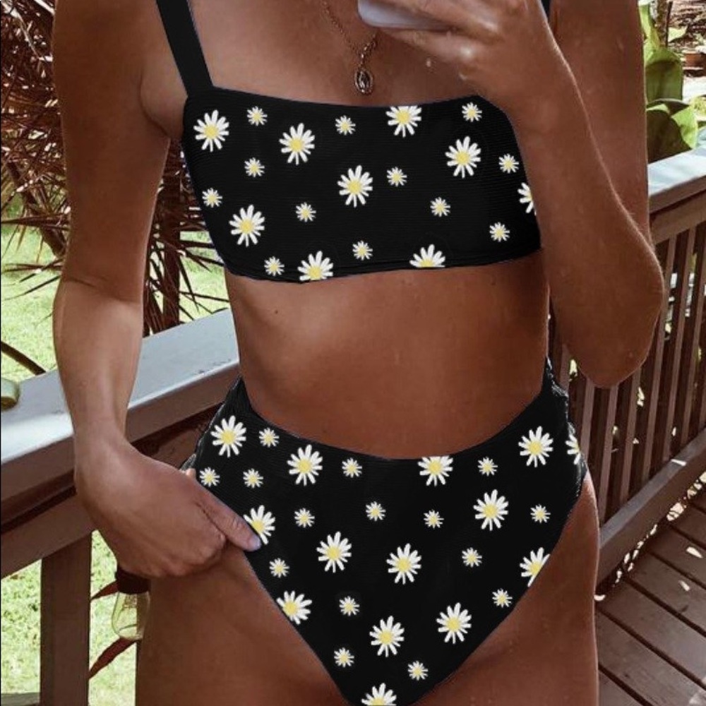 Roselypink Daisy Floral Printed Black Bikini Set
